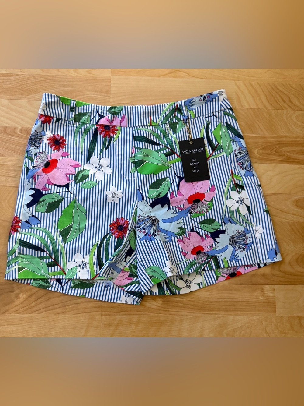 NWT Zac & Rachel Tropical Floral pull on shorts woman’s size 10